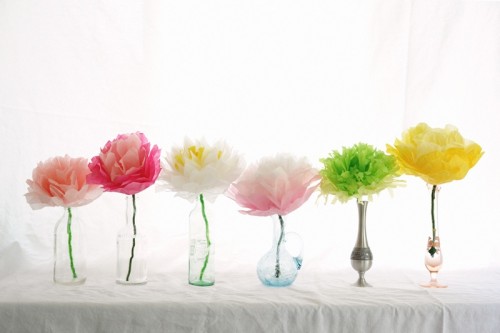 como hacer flores de papel para decorar una mesa