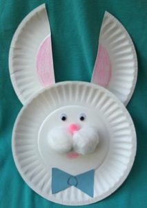 como hacer un conejo con platos desechables