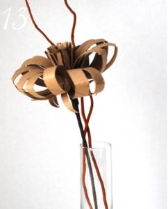 Como hacer flores con tubos de carton reciclados (5)