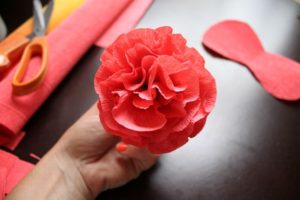 Como hacer flores grandes de papel crepe 17 Como hacer flores grandes de papel crepe (7)