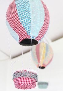 Como hacer un globo aerostatico de papel mache (4)