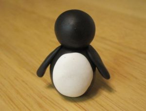 Como hacer un pinguino de arcilla paso a paso (6)
