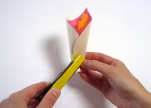 Como hacer un ramo de lirios de papel (4)