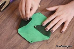 Como hacer una funda para celular de cuero sin costura (5)