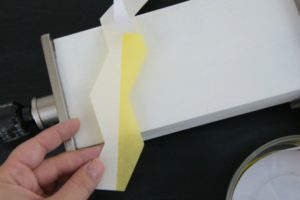 Como reciclar un velador con cinta de enmascarar (3)