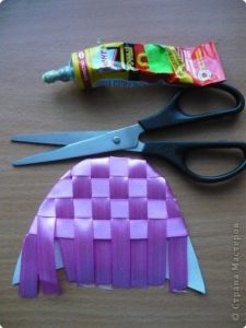 Como hacer zapatos de bebe con listones (3)