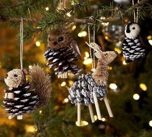 figuras con pinas de pino para navidad